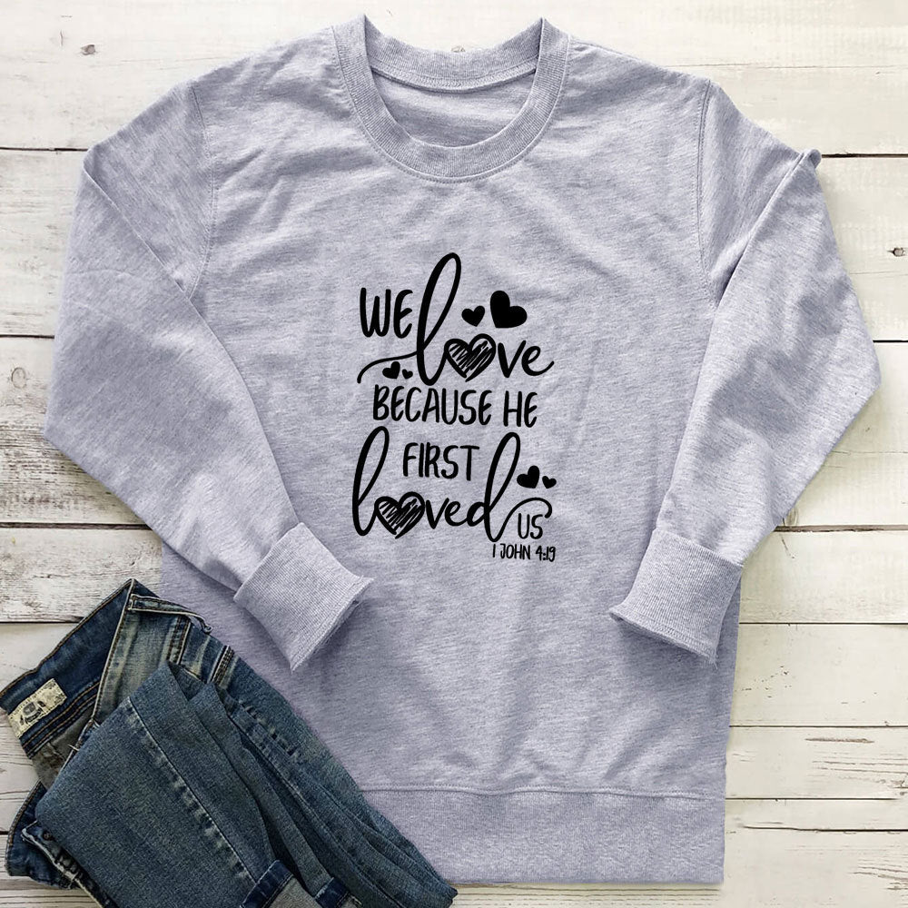 Bluza z kapturem z nadrukiem "Because He First Loved Us"