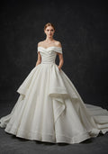 Vestido de novia Amora blanco liso con hombros descubiertos y volantes