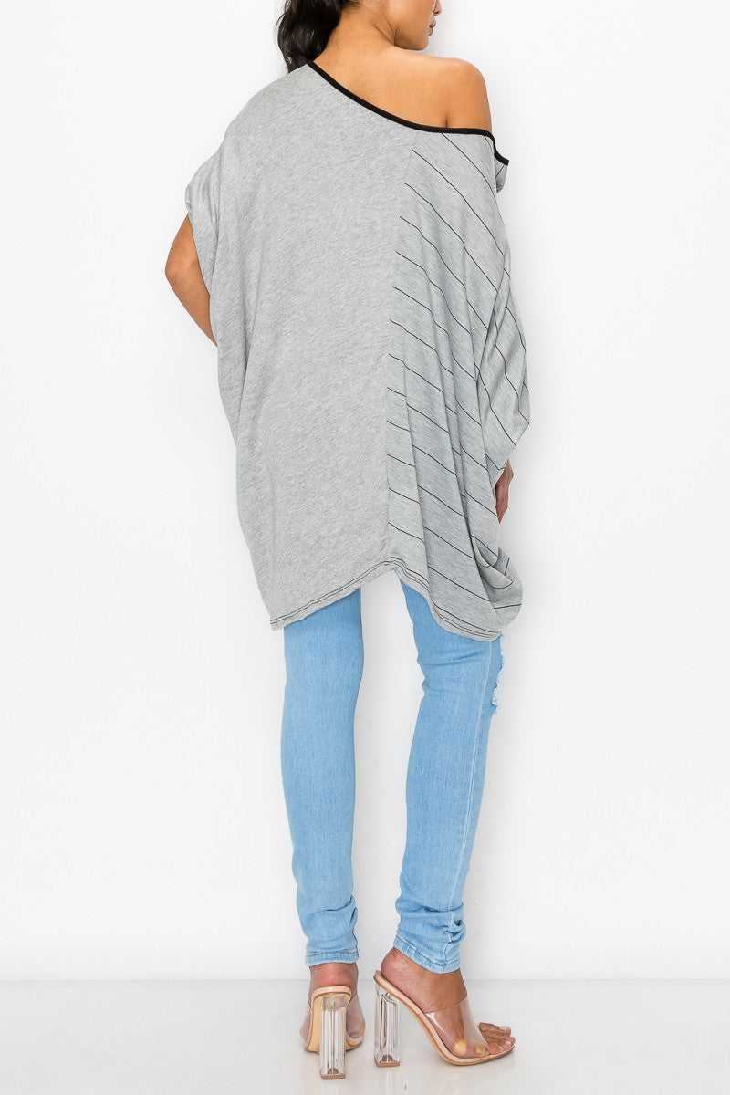 Oversized top w paski z kontrastowym wykończeniem - szary