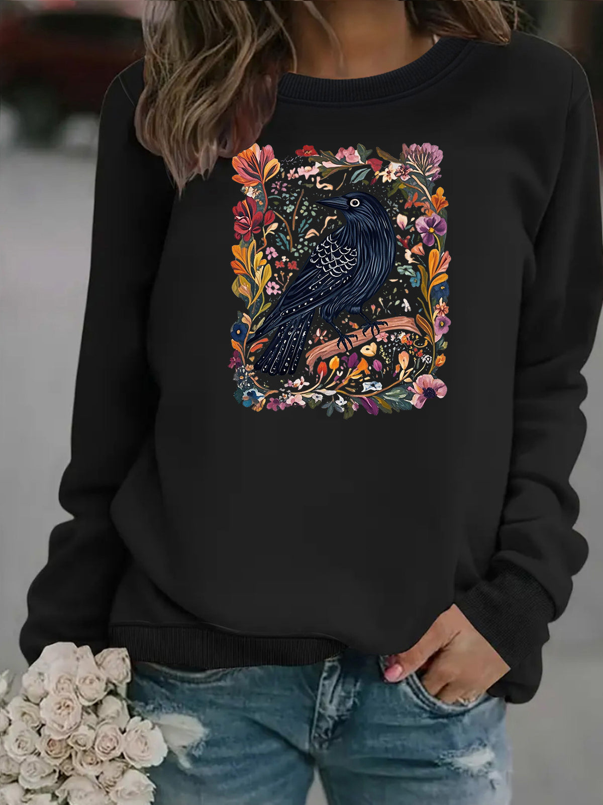 Sweat-shirt à capuche en molleton à col rond avec motif corbeau