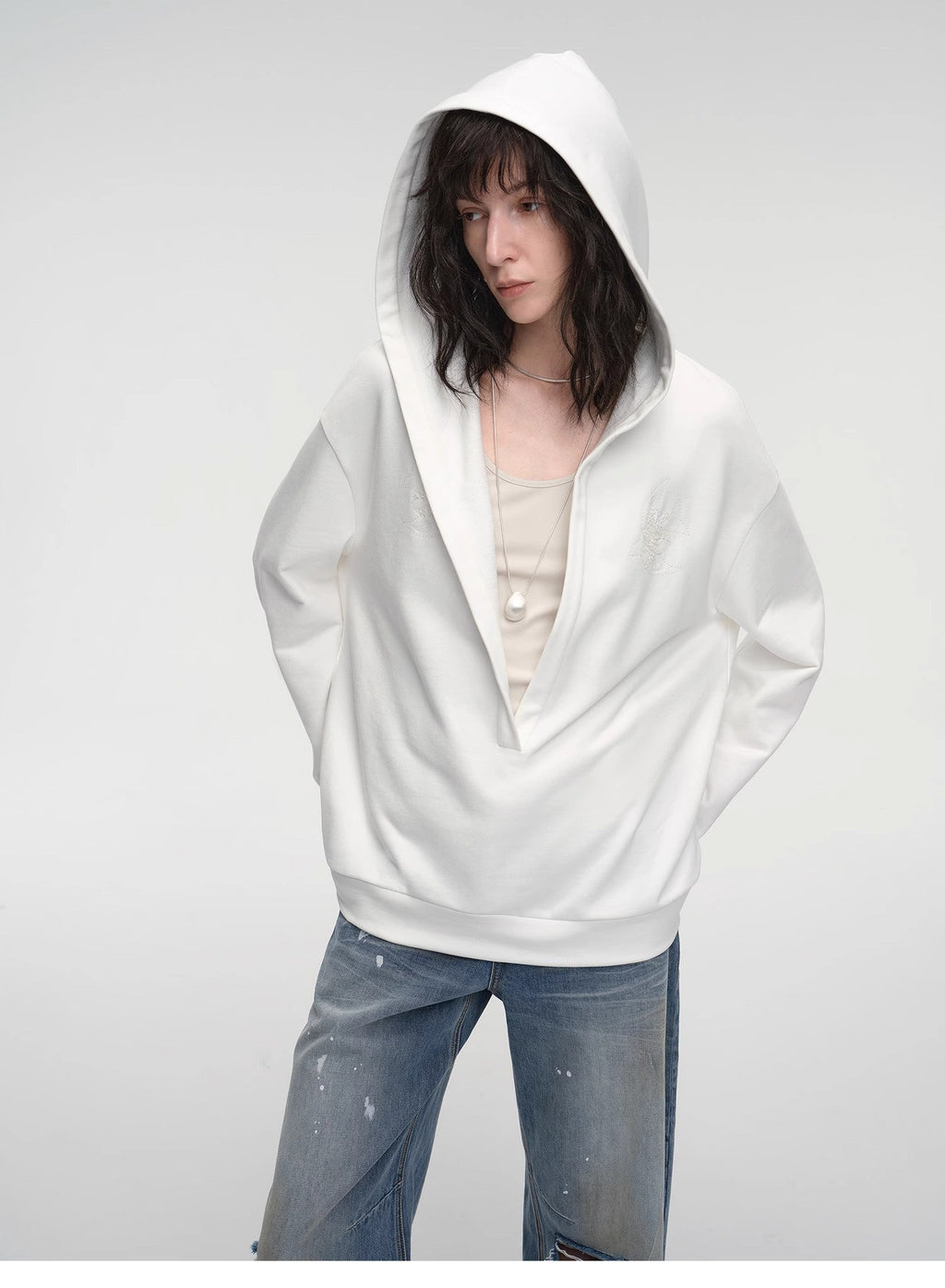 "Leisure Style" Handmade Rice Grain Embroidery Sequins Deep v Hooded Simple Profile Sweatshirt