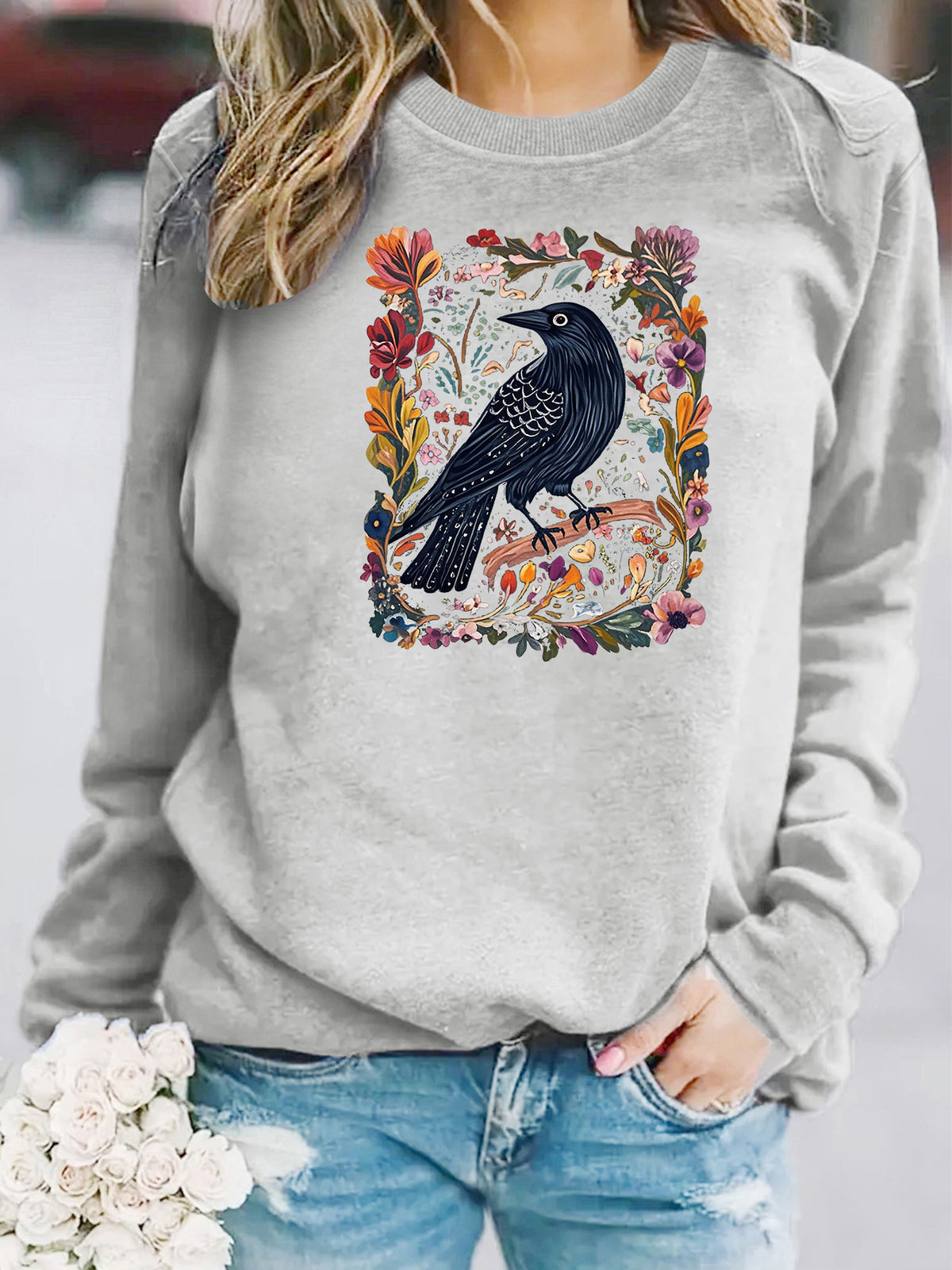 Sweat-shirt à capuche en molleton à col rond avec motif corbeau
