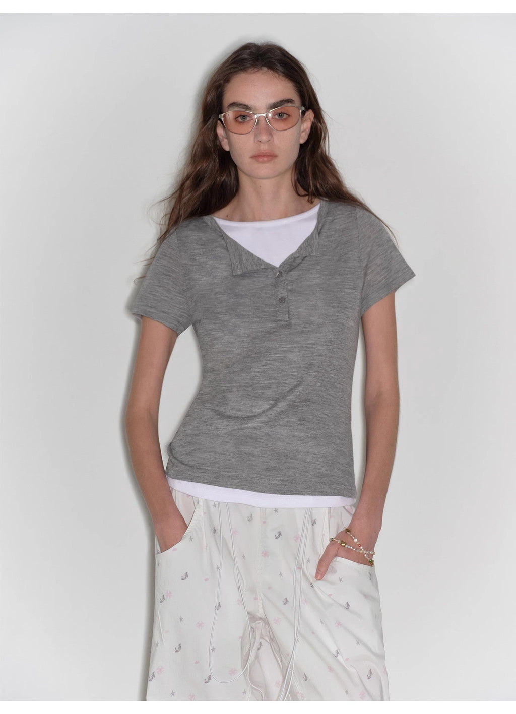 Camiseta ajustada de cuello henley "Simple Advent" de fina lana australiana agradable al tacto