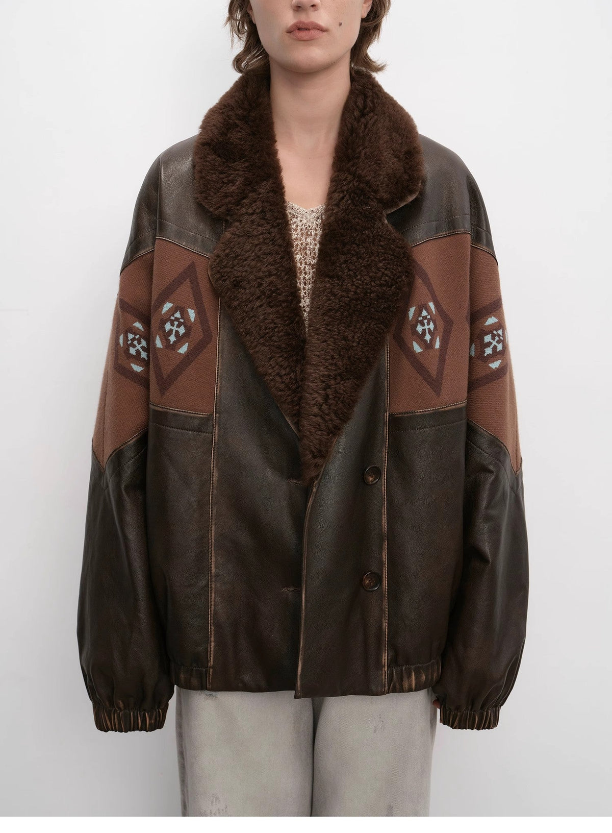 Parka de plumón de ganso blanco "Jumping City" con solapa de rizo de oveja y ante de oveja importado