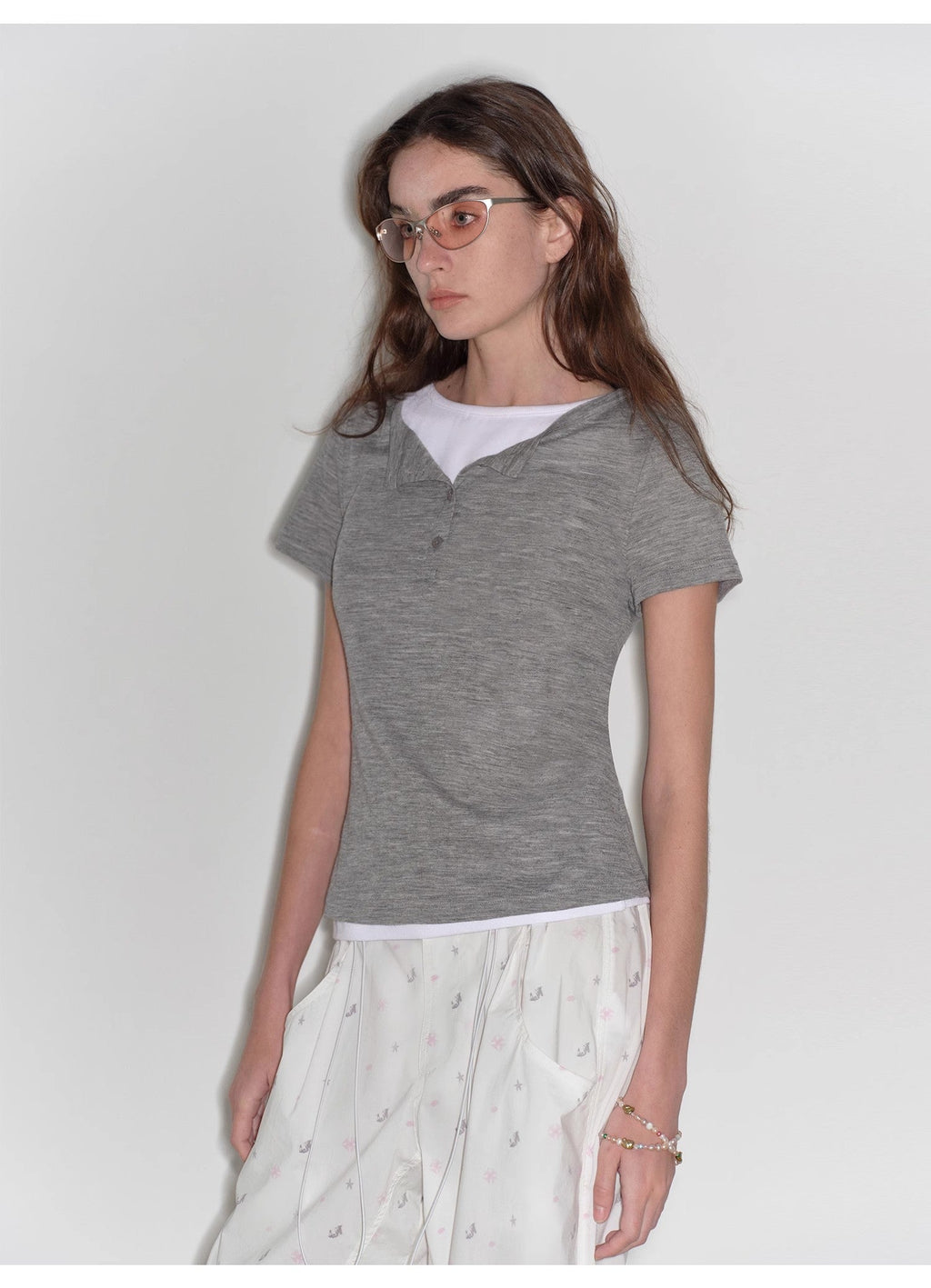 Camiseta ajustada de cuello henley "Simple Advent" de fina lana australiana agradable al tacto