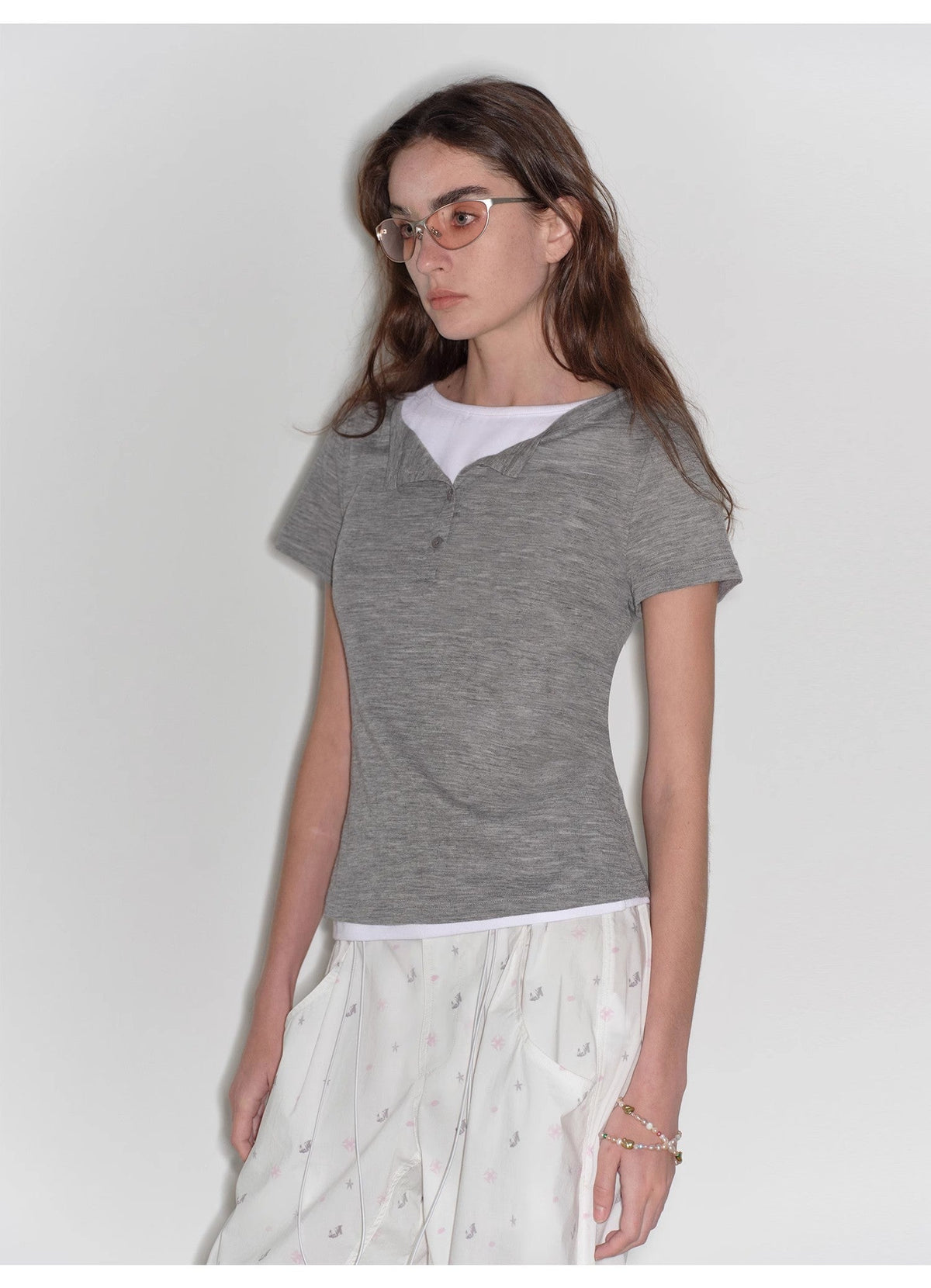 Camiseta ajustada de cuello henley "Simple Advent" de fina lana australiana agradable al tacto