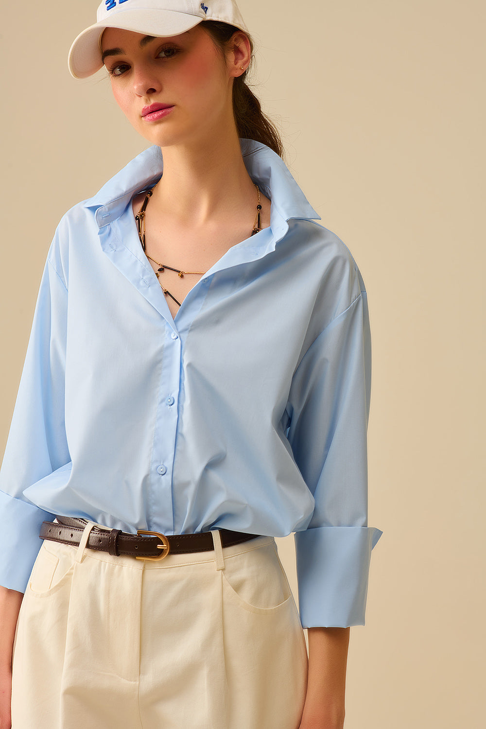 Camisa de popelina azul con puños extranchos