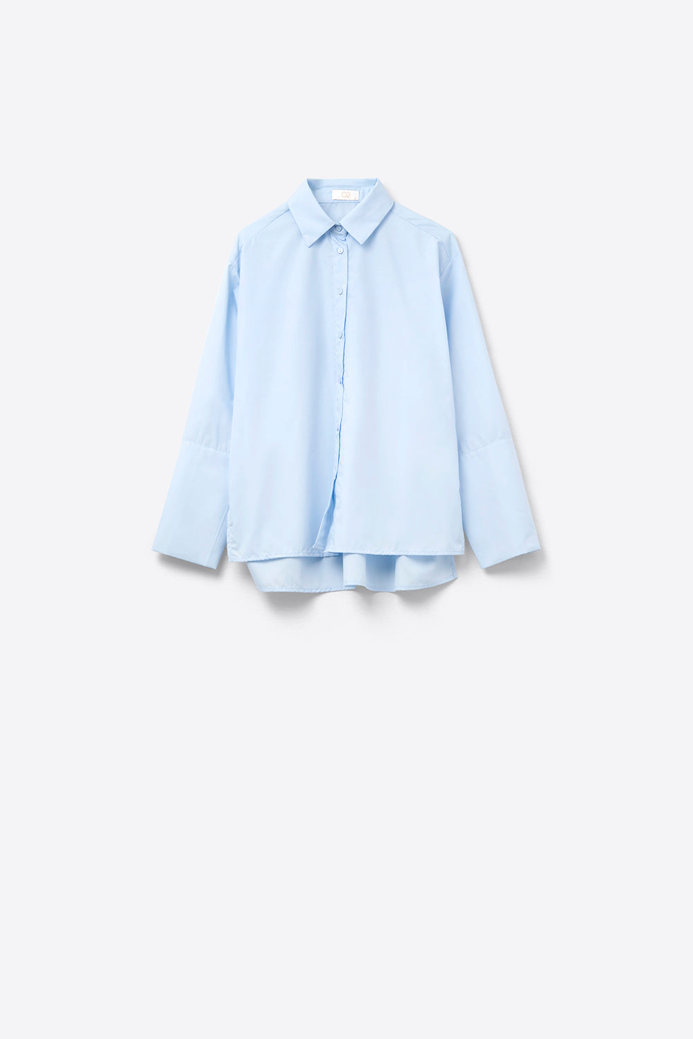 Camisa de popelina azul con puños extranchos