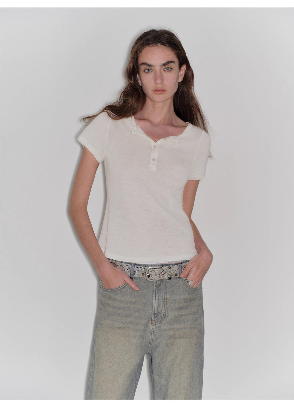 Camiseta ajustada de cuello henley "Simple Advent" de fina lana australiana agradable al tacto