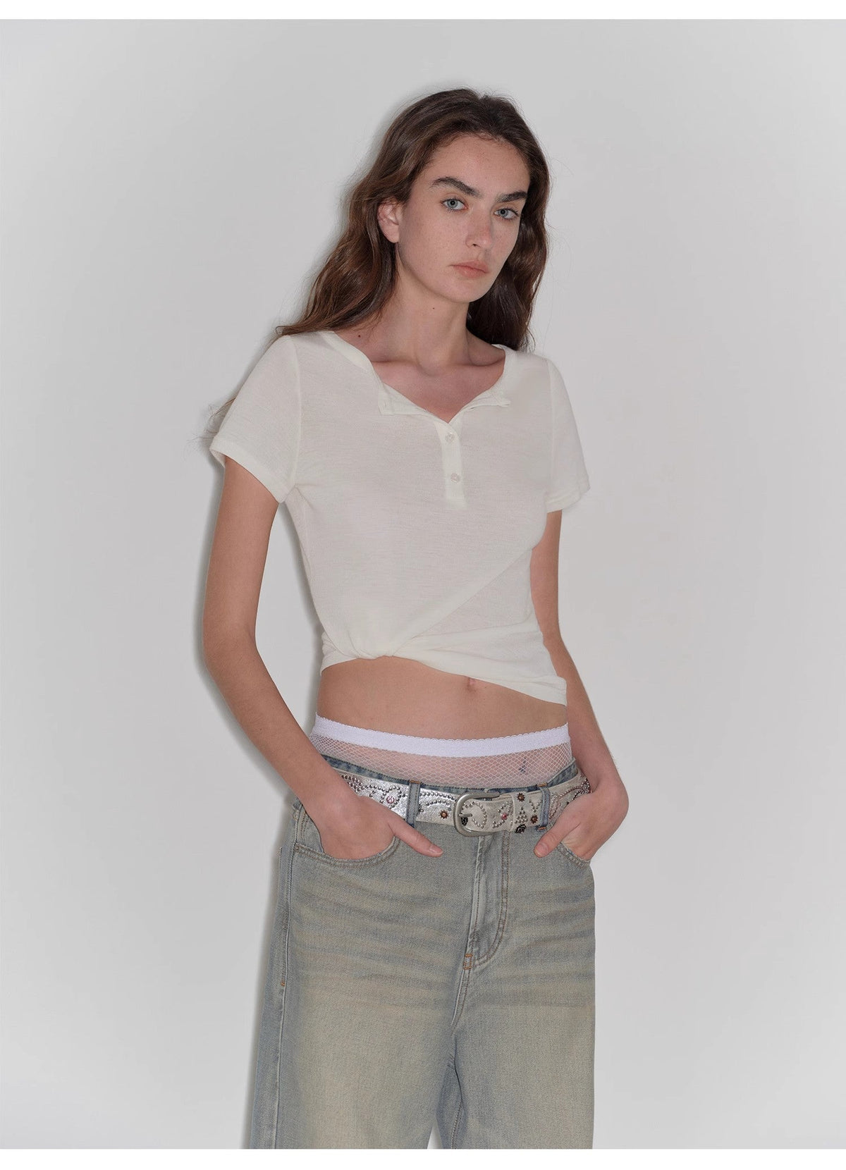 Camiseta ajustada de cuello henley "Simple Advent" de fina lana australiana agradable al tacto