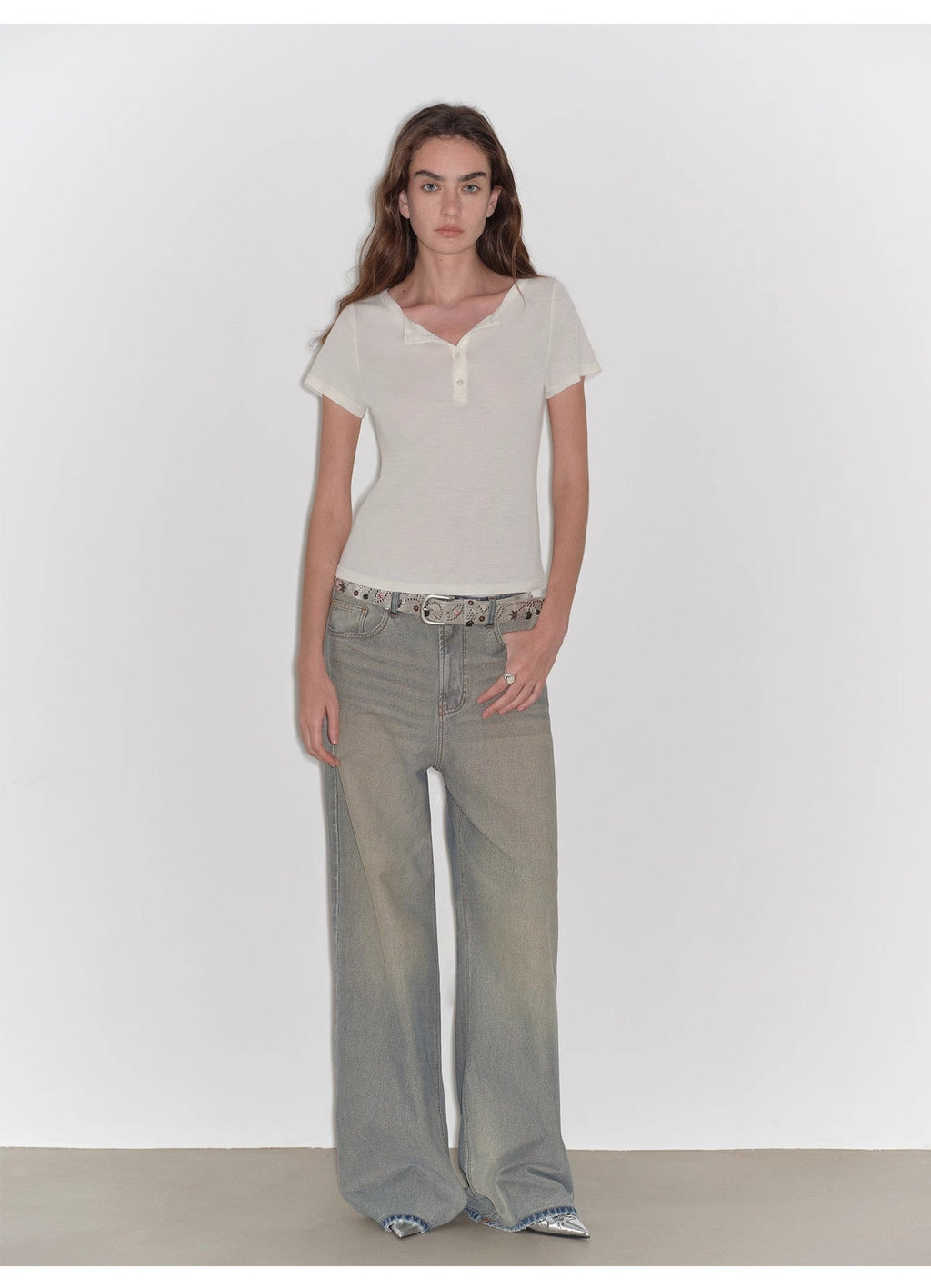 Camiseta ajustada de cuello henley "Simple Advent" de fina lana australiana agradable al tacto