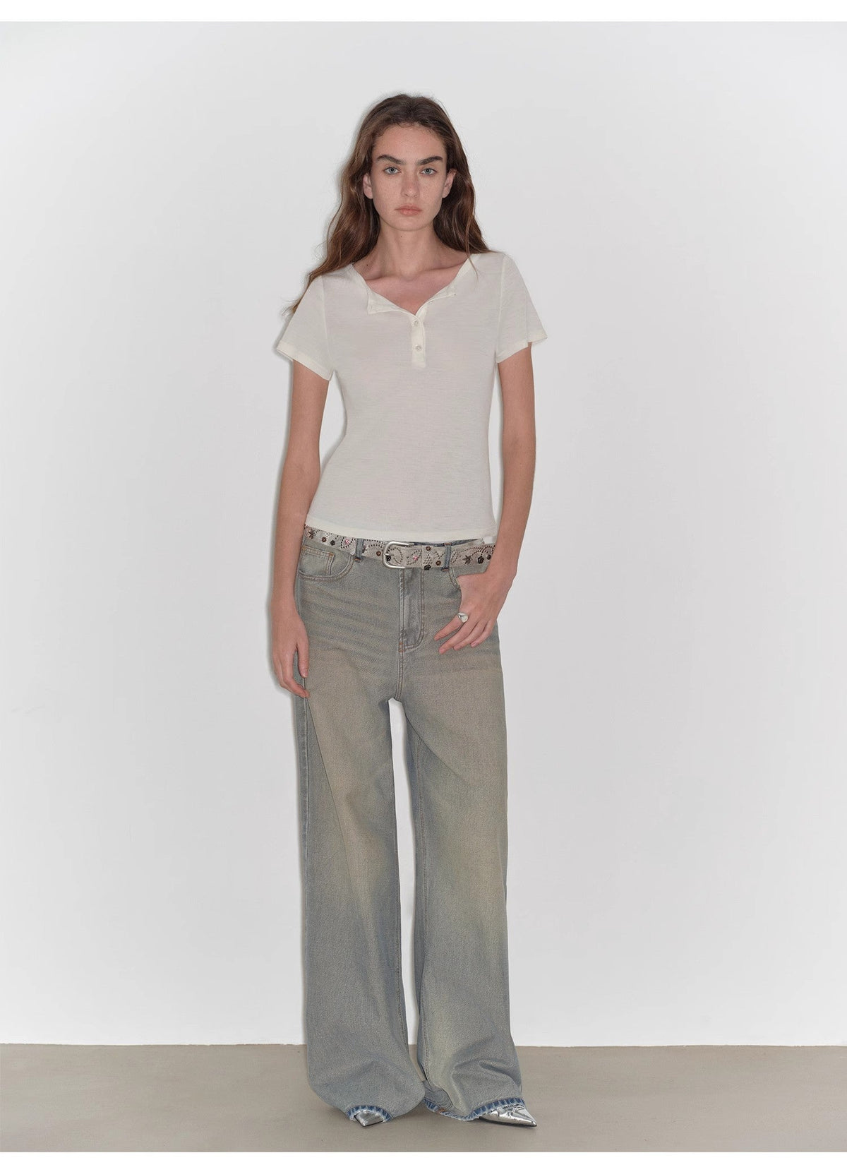 Camiseta ajustada de cuello henley "Simple Advent" de fina lana australiana agradable al tacto