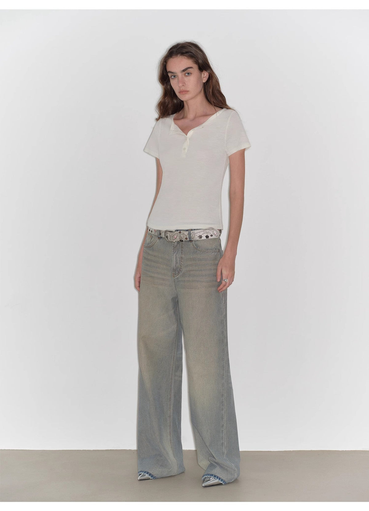Camiseta ajustada de cuello henley "Simple Advent" de fina lana australiana agradable al tacto