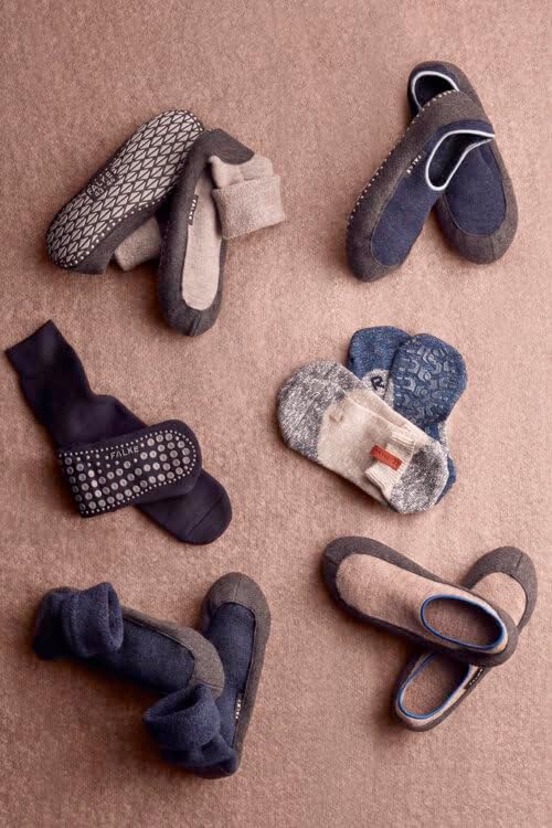 FALKE Herren Cosyshoe Stoppersocken atmungsaktive klimaregulierende geruchshemmende Wolle rutschfeste Noppen auf der Filzsohle komfortabel warm mit Plüsch strapazierfähig 1 Paar