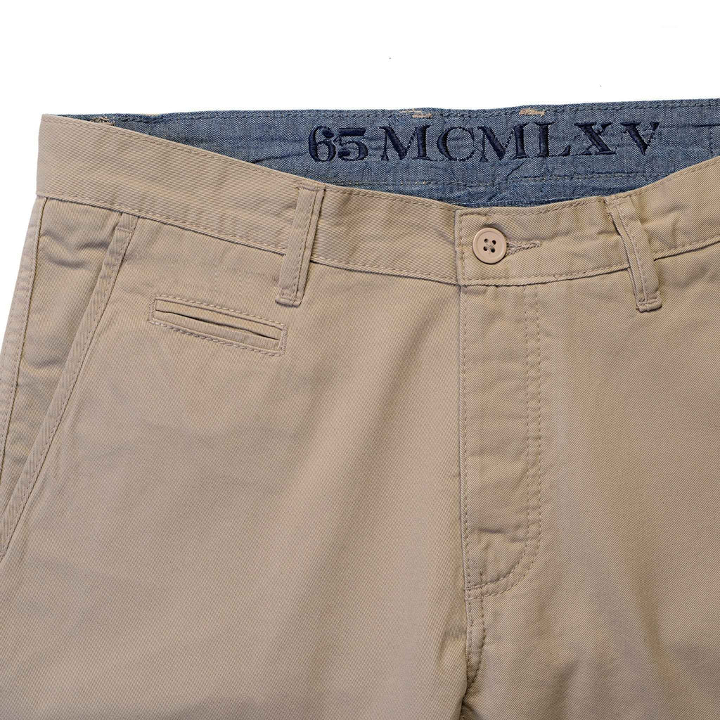 Pantalón chino color caqui para hombre 65 McMlxv