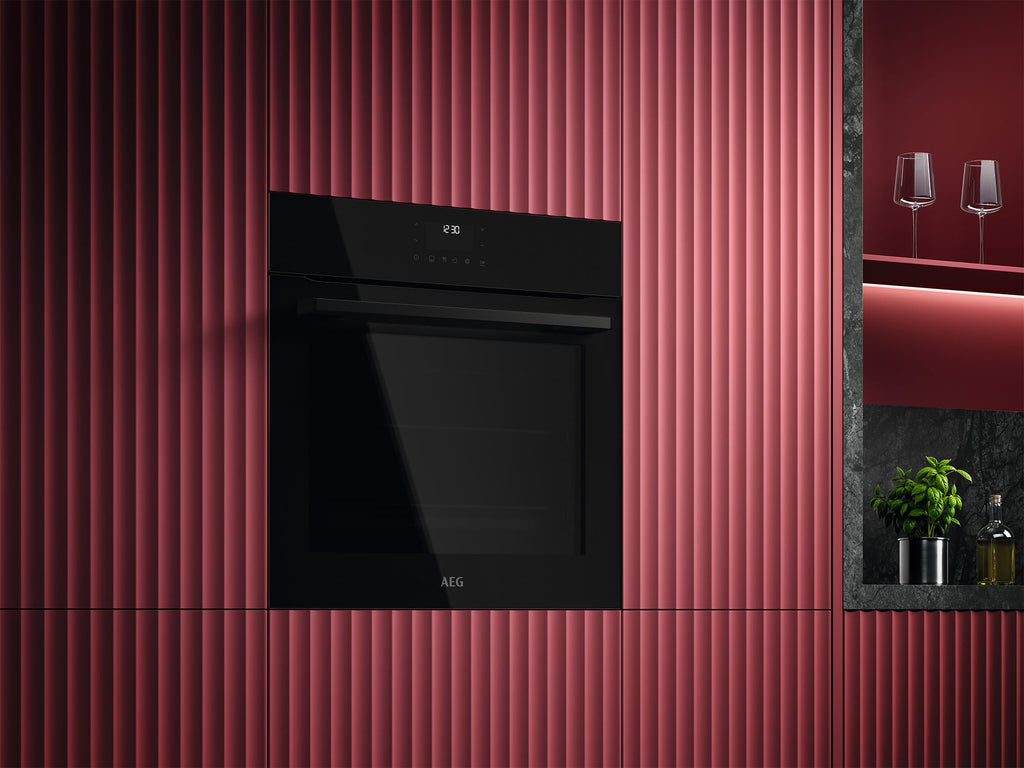 AEG Einbaubackofen, Serie 5 Ringheißluft: Gleichmäßige Garergebnisse auf 3 Ebenen, Pyrolyse Selbstreinigung, 45 Automatikprogramme, LED-Touchdisplay, Schnellaufheizung, Edelstahl, OU5PB40WSM
