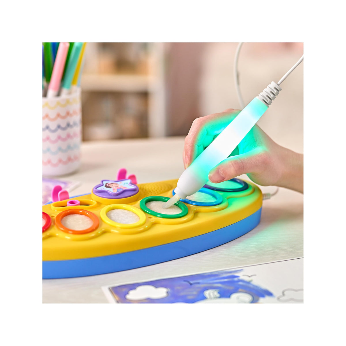 Crayola PAW Patrol Color Wonder Magic Light Brush – Mess Free Painting Kit for Kids with Lightup Brush, Gift for Toddlers, Preschool Art Activities, Ages 3+