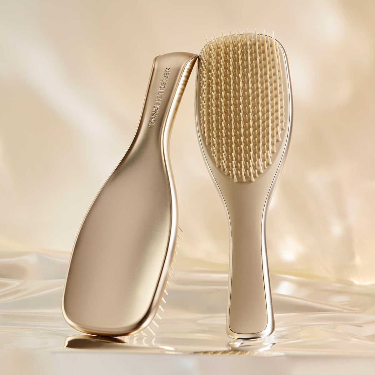 Tangle Teezer Ultimate Detangler Haarbürste – Nasses & Trockenes Haar – Entwirrungsbürste für Alle Haartypen – Zweistufige Borsten Reduzieren Haarbruch & Knoten – Champagner Gold mit Chrom-Finish