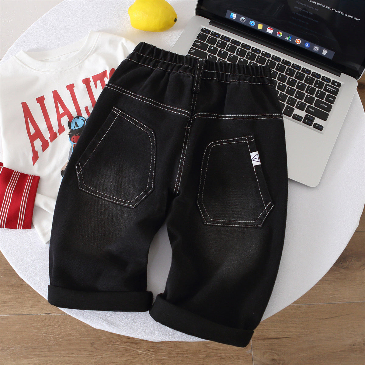Pojkbyxor i cargomodell i denim