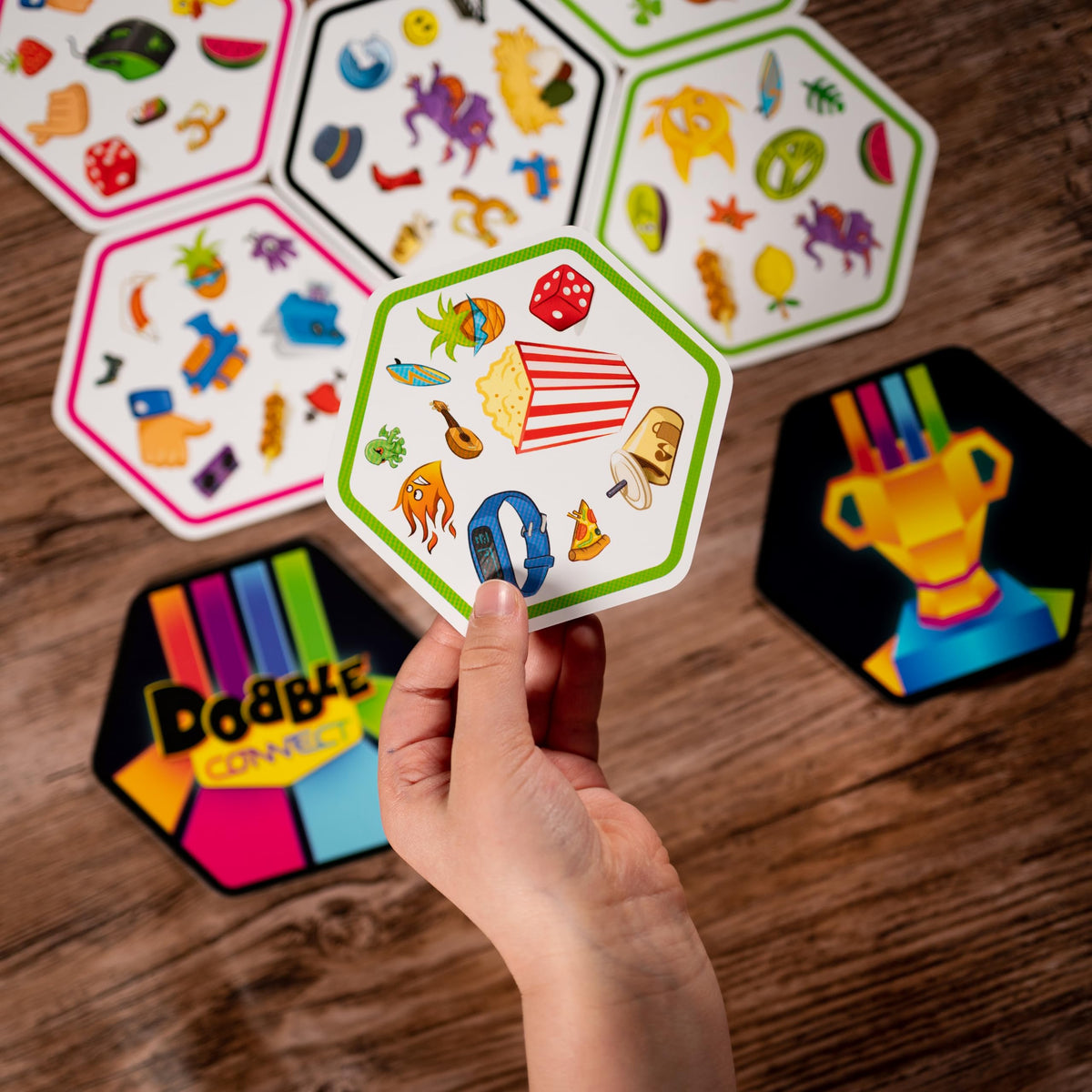 Asmodee, Dobble Bundesliga, Rasantes Familienspiel, Deutsch