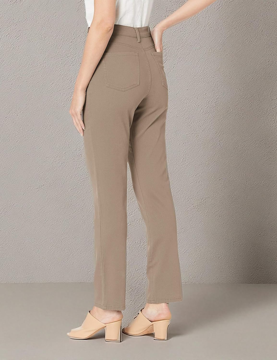 Gloria Vanderbilt Women's Amanda Classic High Rise Tapered Jean Standard, Hazelnut, 18 Short