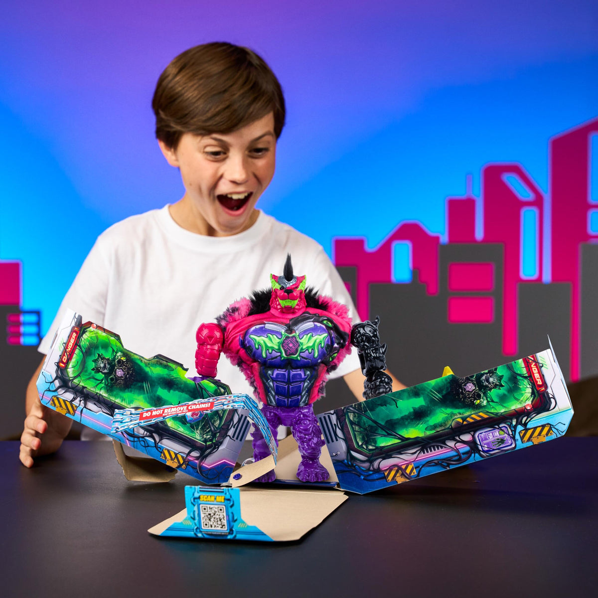 MRBEAST LAB MEGA-TECH Mutator Panthar, Action Figures