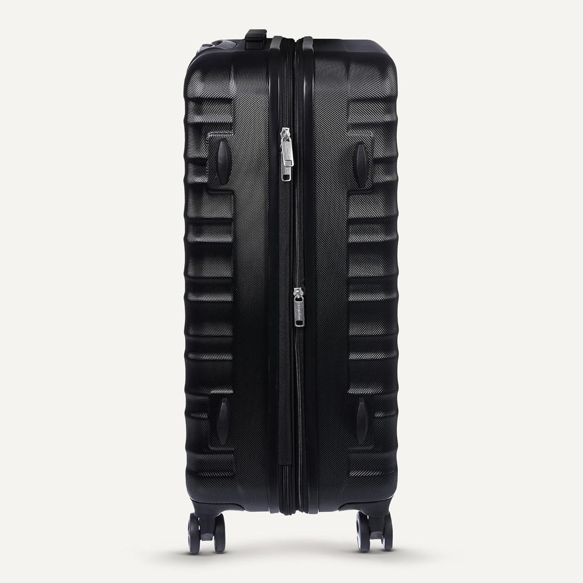 Amazon Basics 21" Hardside Carry-On Luggage with Spinner Wheels, Expandable for Up to 25% More Space, Scratch-Resistant Hard Shell, Telescoping Handle, Black
