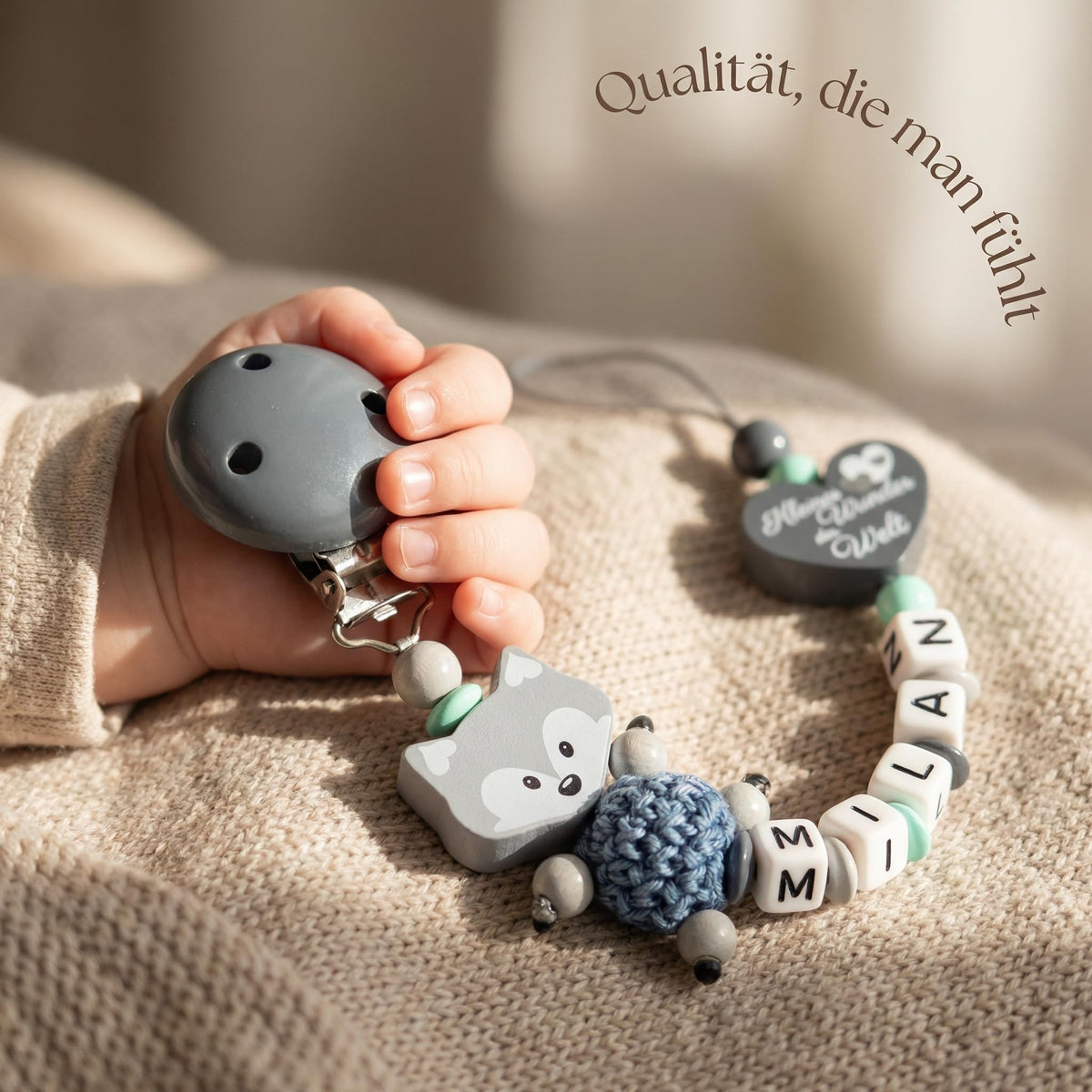 Schnullerband mit Namen für Mädchen & Jungen personalisierte Baby Geschenke (REH Herzchen)
