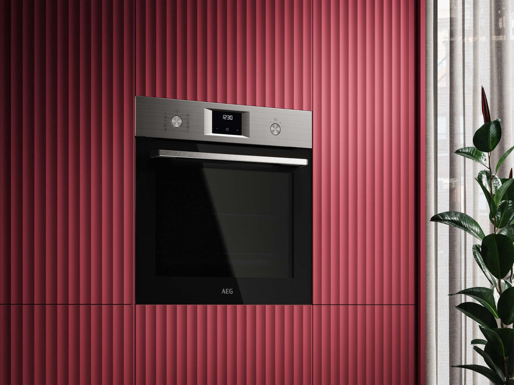 AEG Einbaubackofen, Serie 5 Ringheißluft: Gleichmäßige Garergebnisse auf 3 Ebenen, Pyrolyse Selbstreinigung, 45 Automatikprogramme, LED-Touchdisplay, Schnellaufheizung, Edelstahl, OU5PB40WSM