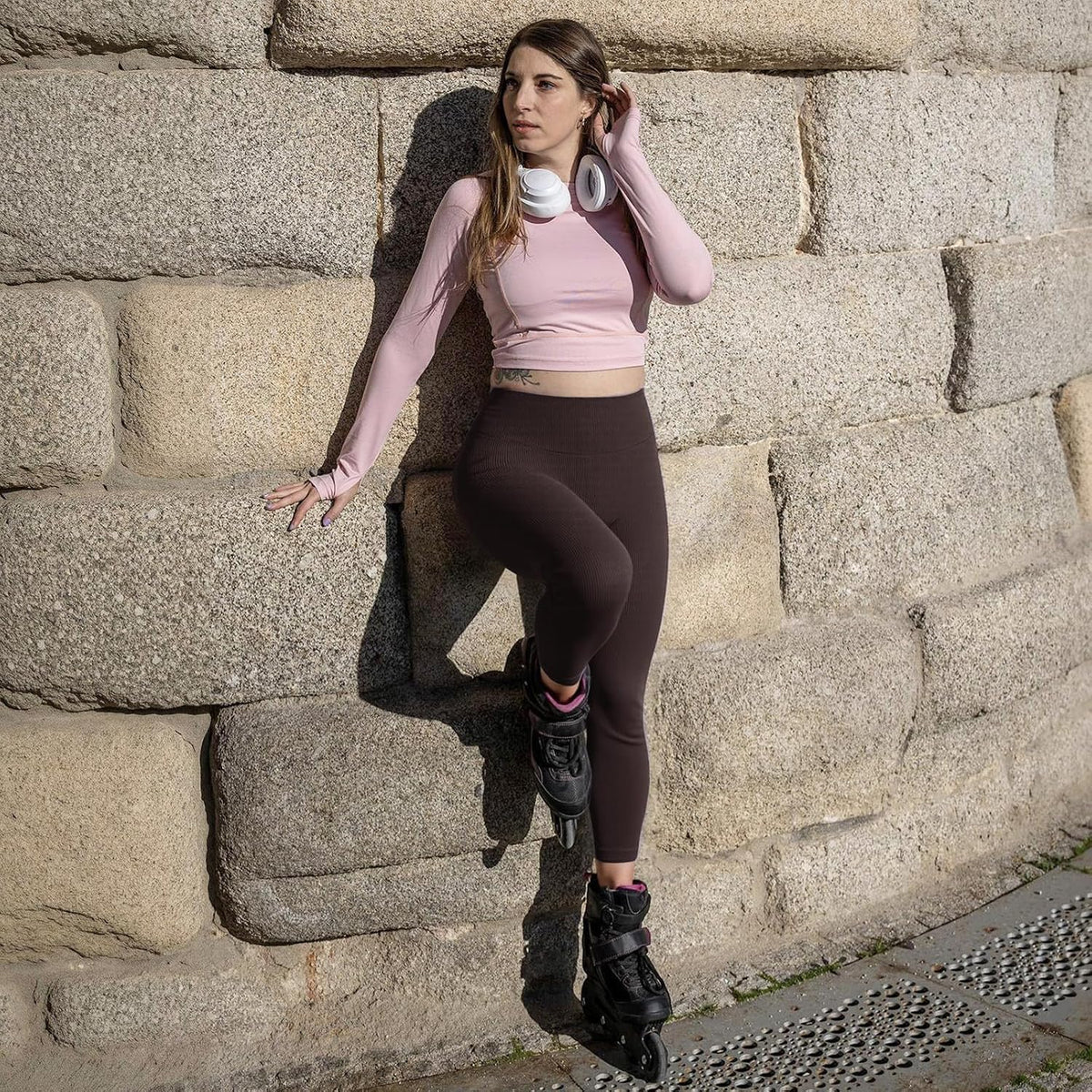 TNNZEET Damen High-Waist Leggings – Blickdichte Sport-Yogahose mit Bauch-weg-Effekt und Taschen, in Standard- & Übergrößen