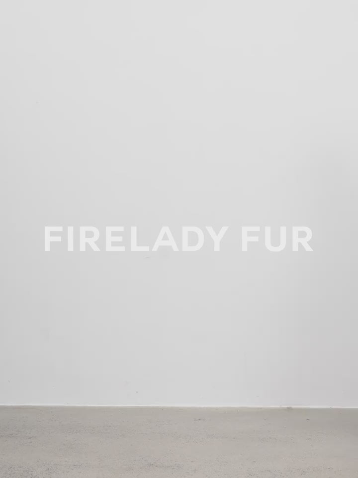 Dwustronny futrzany płaszcz z królika „Leopard Fantasy” w cętki z obniżoną linią ramion i kapturem, wykonany na zamówienie