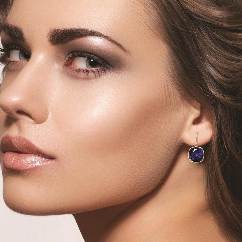 Aretes Colgantes con Zafiro y Esmeralda de Laboratorio, Talla Cojín, Peso Total de 5.00 CTW - Oro de 14K (2 Pares)
