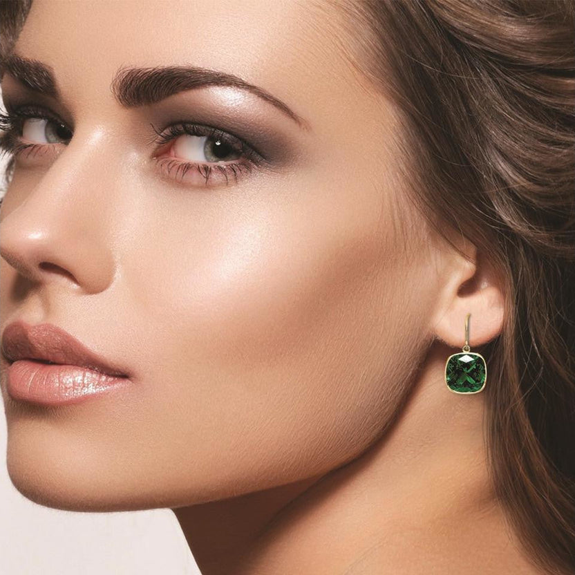 Aretes Colgantes con Zafiro y Esmeralda de Laboratorio, Talla Cojín, Peso Total de 5.00 CTW - Oro de 14K (2 Pares)