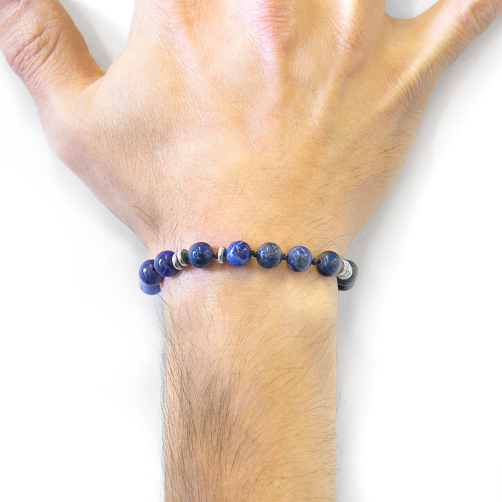 Pulsera de macramé con cuentas de piedra sodalita azul y plata Agaya