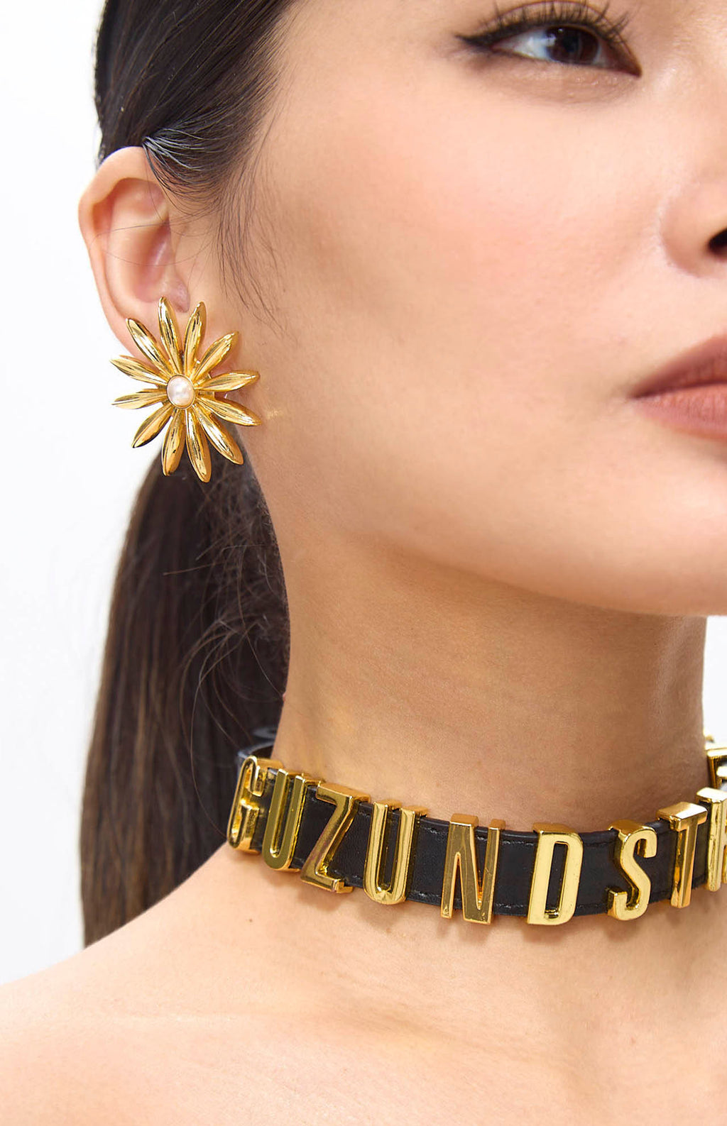 Astra Flower Clip-On Golden Vintage Earrings