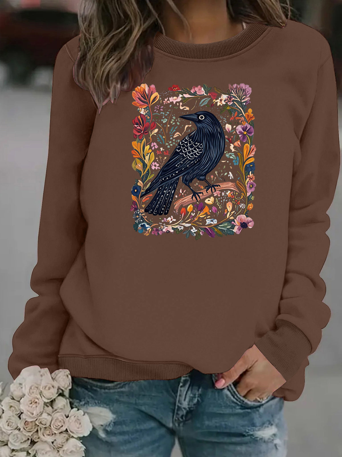 Sweat-shirt à capuche en molleton à col rond avec motif corbeau