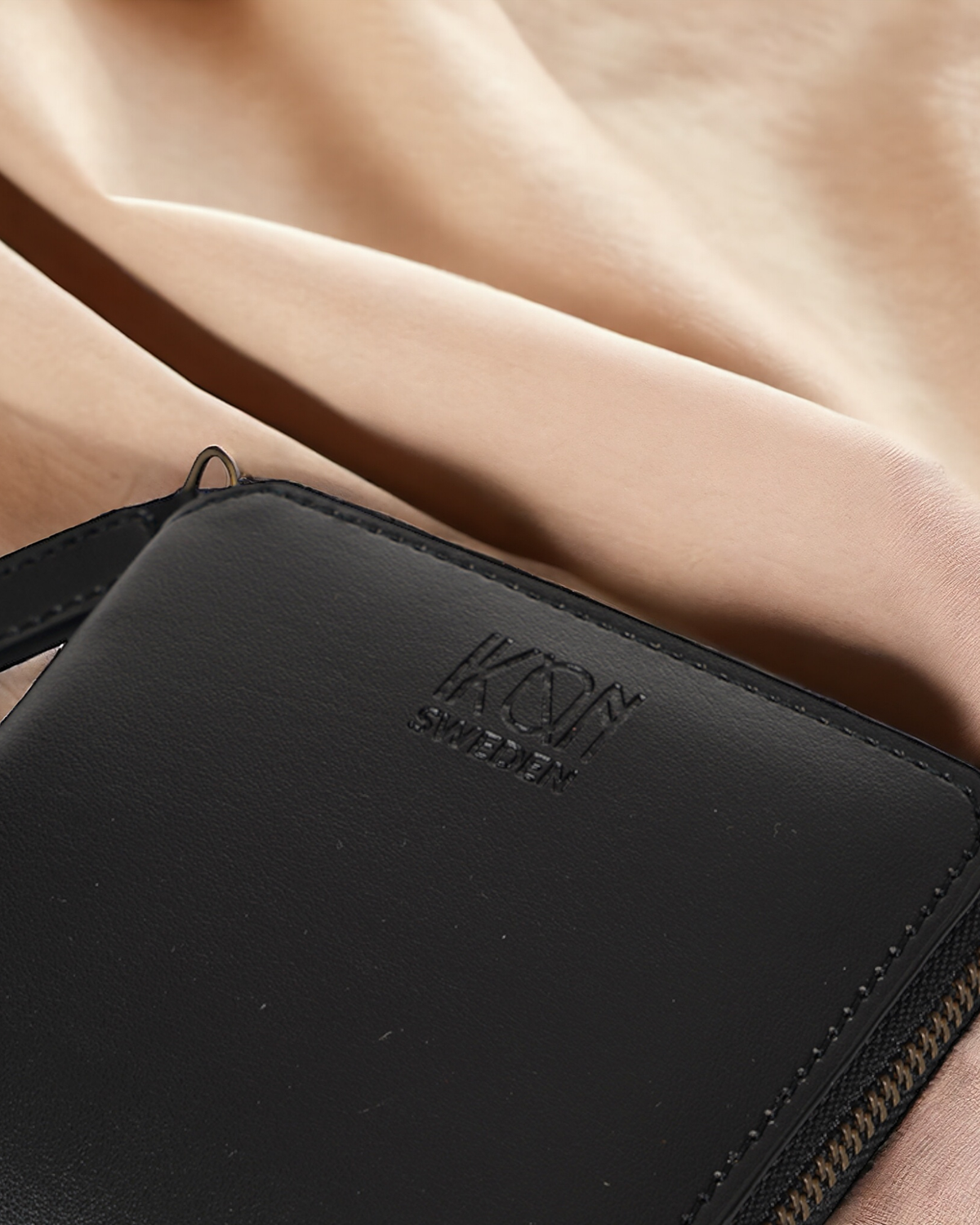 Kivik Small Zip Wallet | Apple Leather