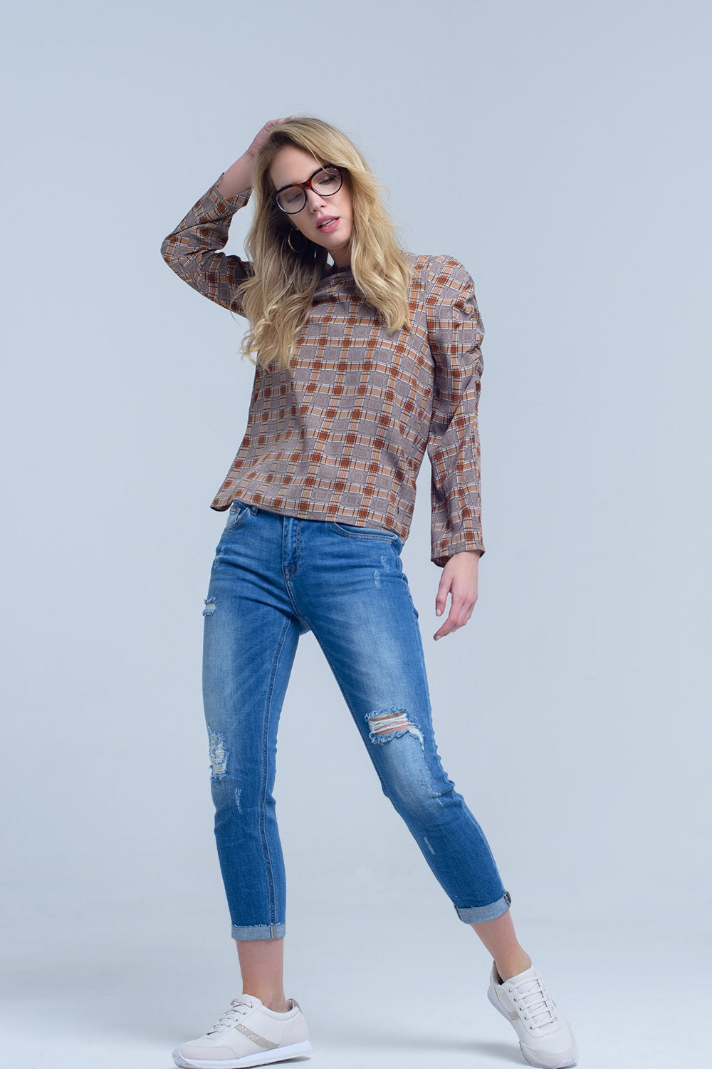 Top marrón con estampado de cuadros