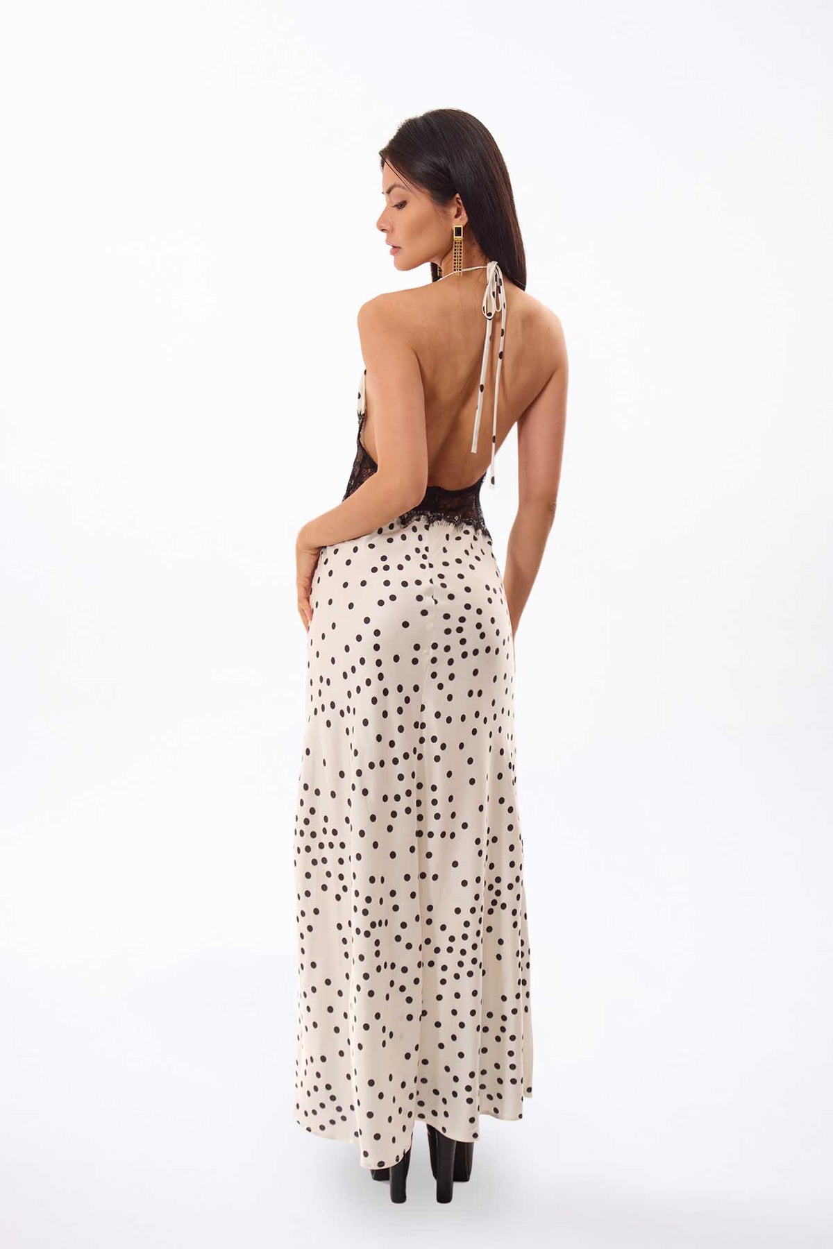 Vestido maxi de encaje con cuello halter Noir