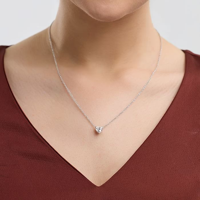2,00 Karat (Gesamtgewicht) schwebender herzförmiger Solitär-Halskettenanhänger mit im Labor gezüchtetem Diamanten, F/G VS1, AGI-zertifiziert, in 14 Karat Weiß- oder Gelbgold