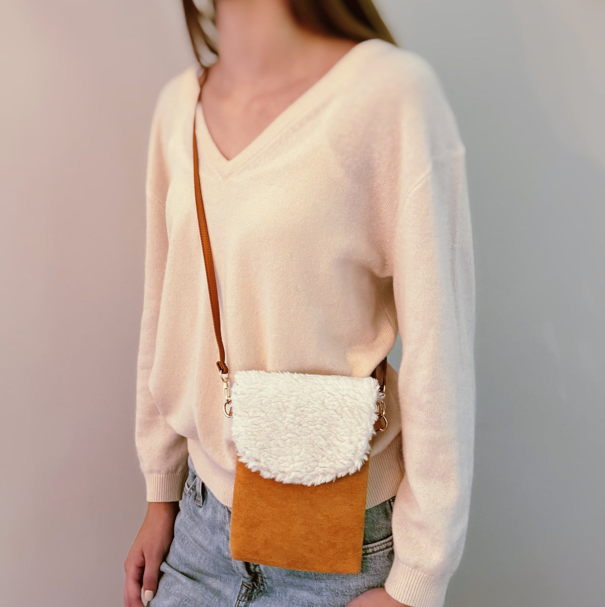 Poręczna torebka na telefon typu crossbody