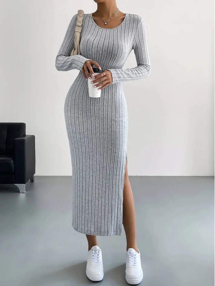 Vestido midi de punto de manga larga para otoño-invierno con abertura en el cuello