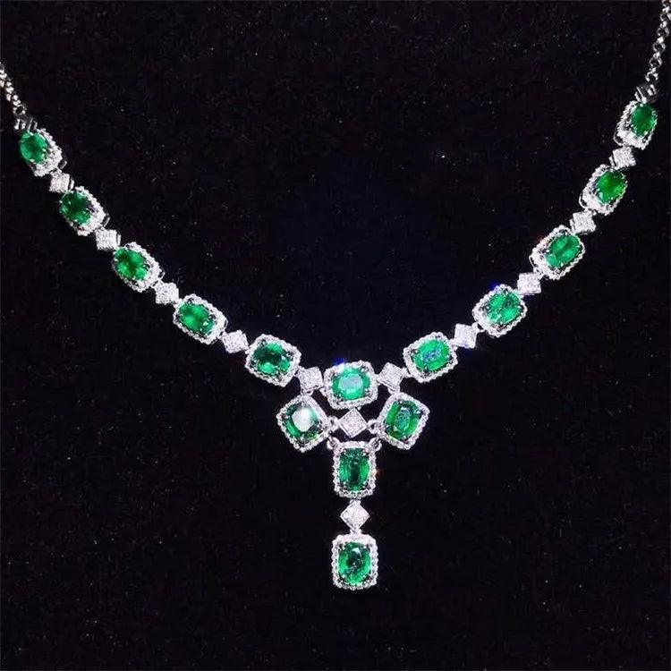 Gargantilla de joyería con piedras preciosas estilo lujoso real Sgarit, collar con colgante de esmeralda natural verde intenso de 3.64 quilates en oro de 18K