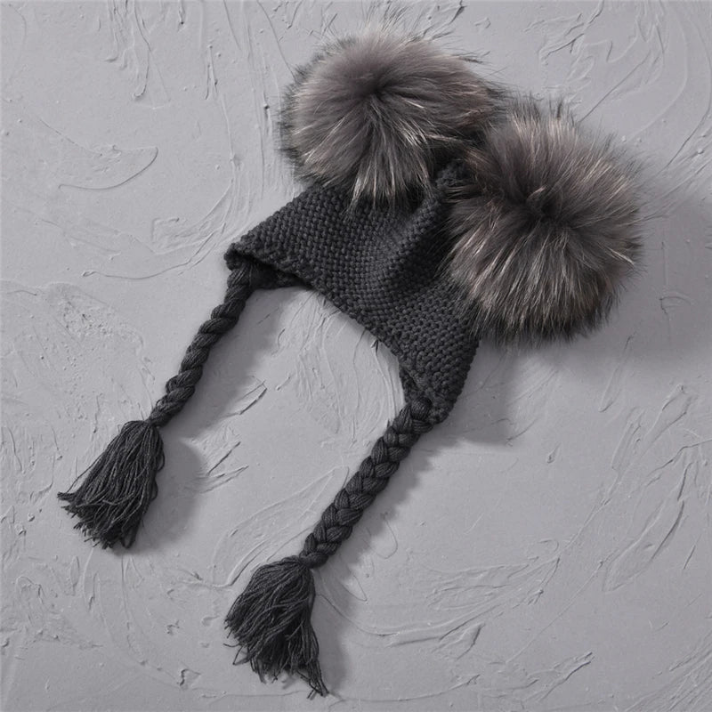 Gorro de punto con dos pompones de piel auténtica para bebés y niños, gorro de invierno con orejeras para niña y niño