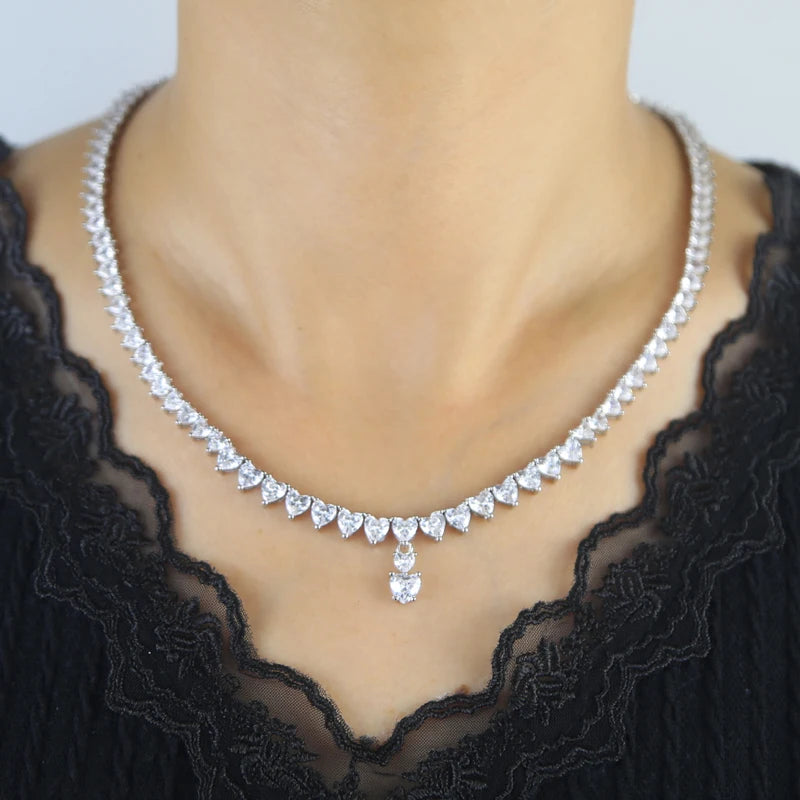 Collar de cadena con dije de corazón, baloncesto y tenis para mujer con micro pavé de circonitas