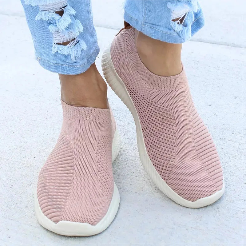 Damskie białe wsuwane półbuty, lekkie białe sneakersy, letnie i jesienne casualowe obuwie damskie, płaskie buty sportowe