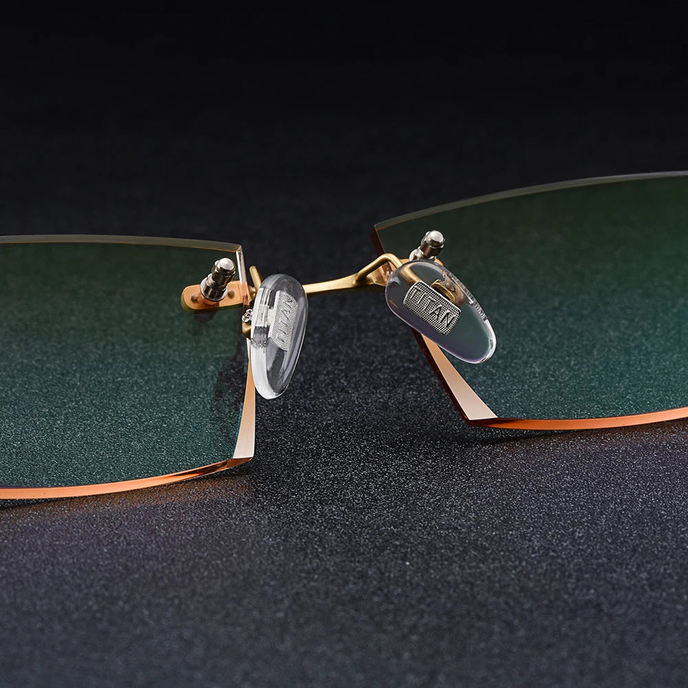 Oprawki okularowe męskie Gmei Optical prostokątne ze złotego stopu tytanu, bezramkowe z diamentowym szlifem, soczewki zerówki z gradientem brązowym Q6607