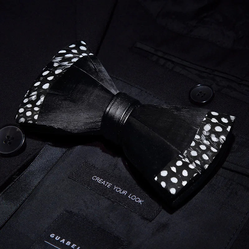 Pajarita preatada de plumas y cuero hecha a mano de la marca de diseño KAMBERFT para hombre, ideal para bodas, fiestas y como mejor regalo, corbata