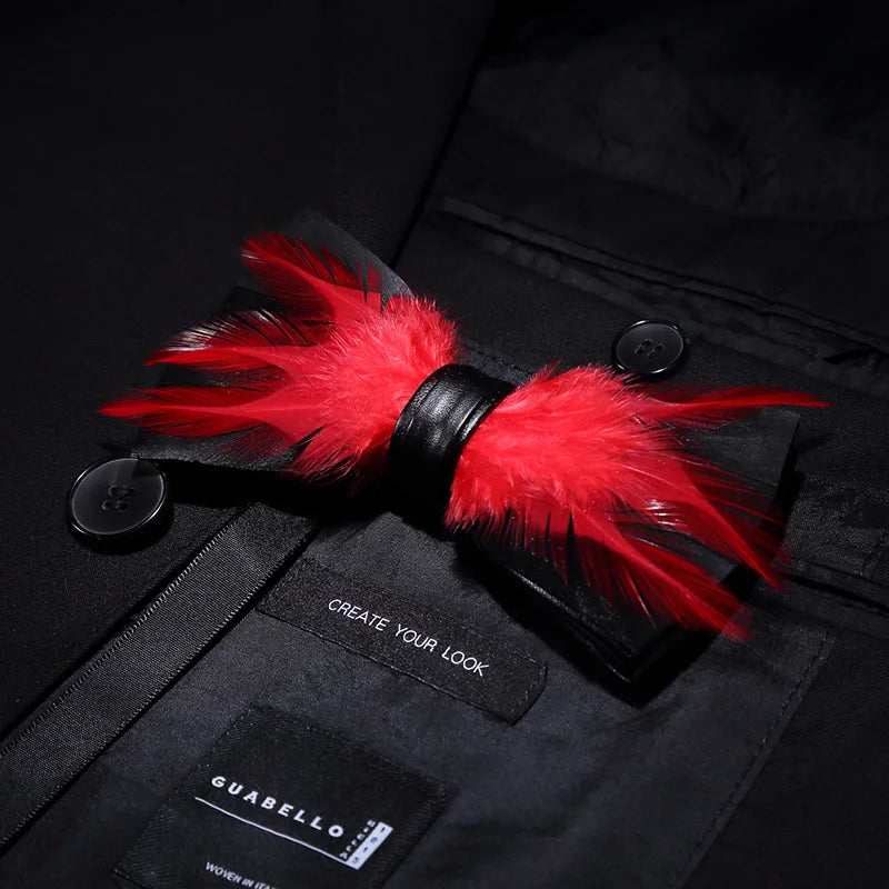 Pajarita preatada de plumas y cuero hecha a mano de la marca de diseño KAMBERFT para hombre, ideal para bodas, fiestas y como mejor regalo, corbata