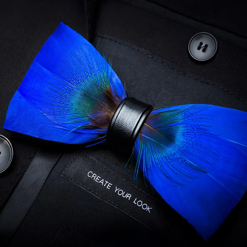 Pajarita preatada de plumas y cuero hecha a mano de la marca de diseño KAMBERFT para hombre, ideal para bodas, fiestas y como mejor regalo, corbata